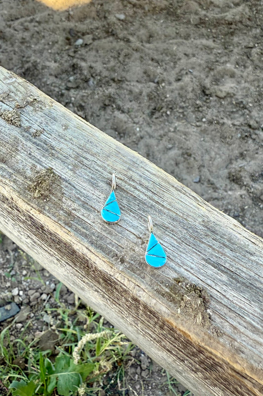 Dainty turquoise pendant